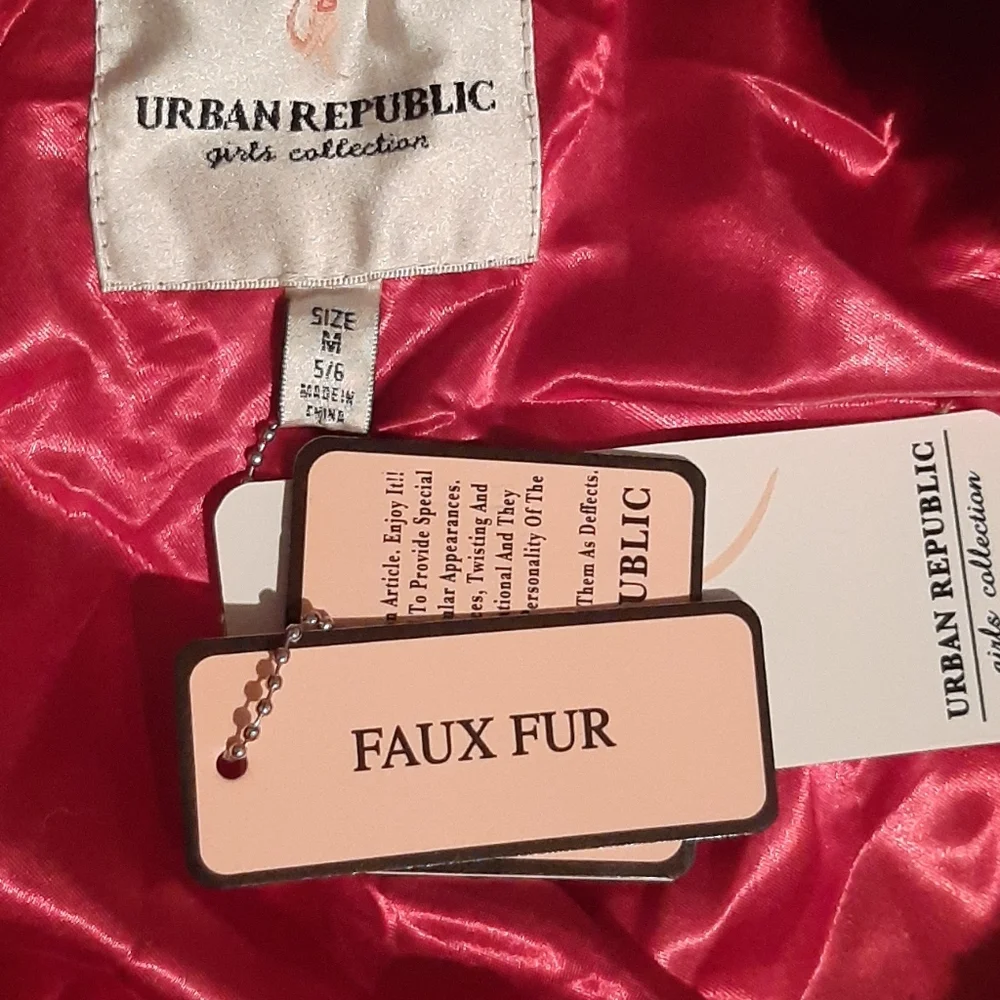 New Girls' Faux Fur Leopard Hooded Zip-Up Coat. - Picture 11 of 12